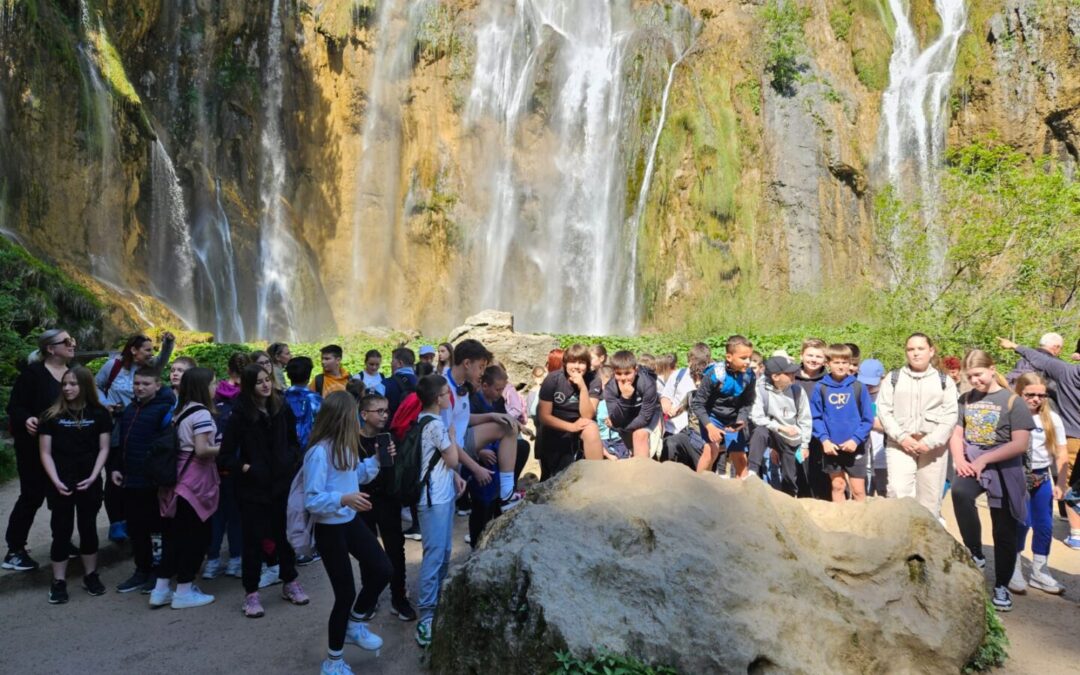 UČENICI 5. RAZREDA NA PLITVIČKIM JEZERIMA I U SMILJANU