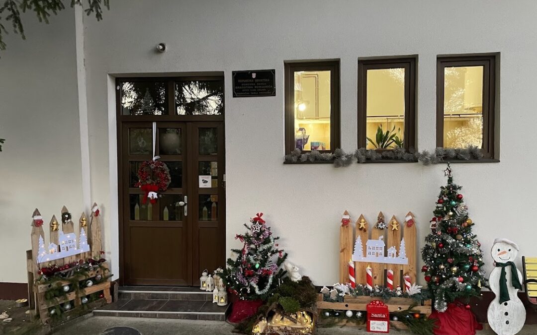 BOŽIĆNO UREĐENJE ŠKOLE