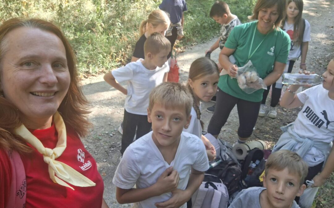 Mali izviđači – pješačenje šumom